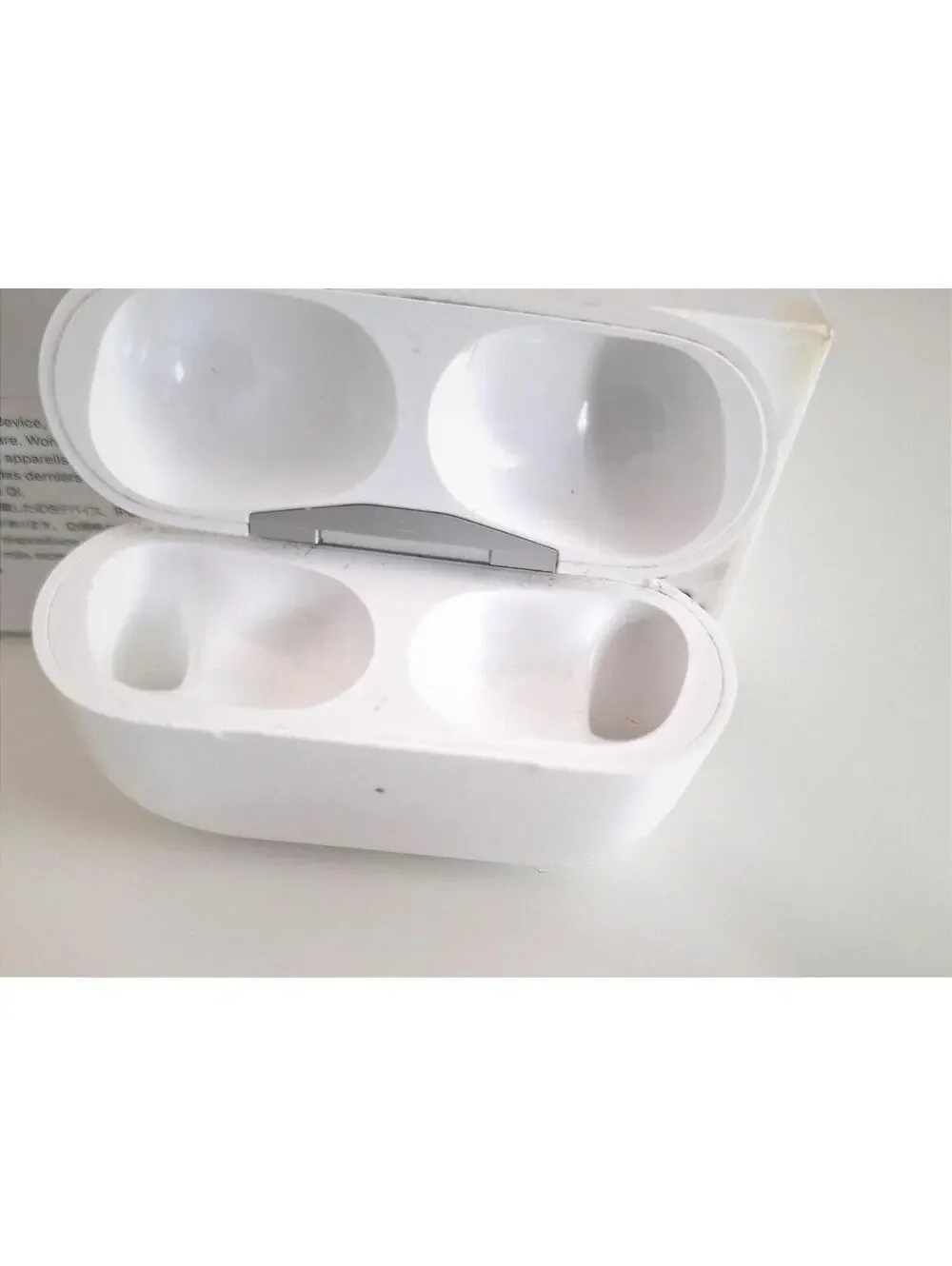 Used Apple AirPods Pro 1st Gen Charging Case New Tips A2190 - Slight Issue